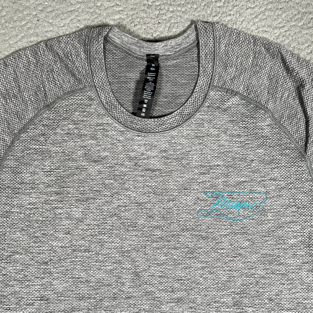 Lululemon‎ Shirt Mens Medium Gray Metal Vent Pullover Stretch Casual Gym Workout